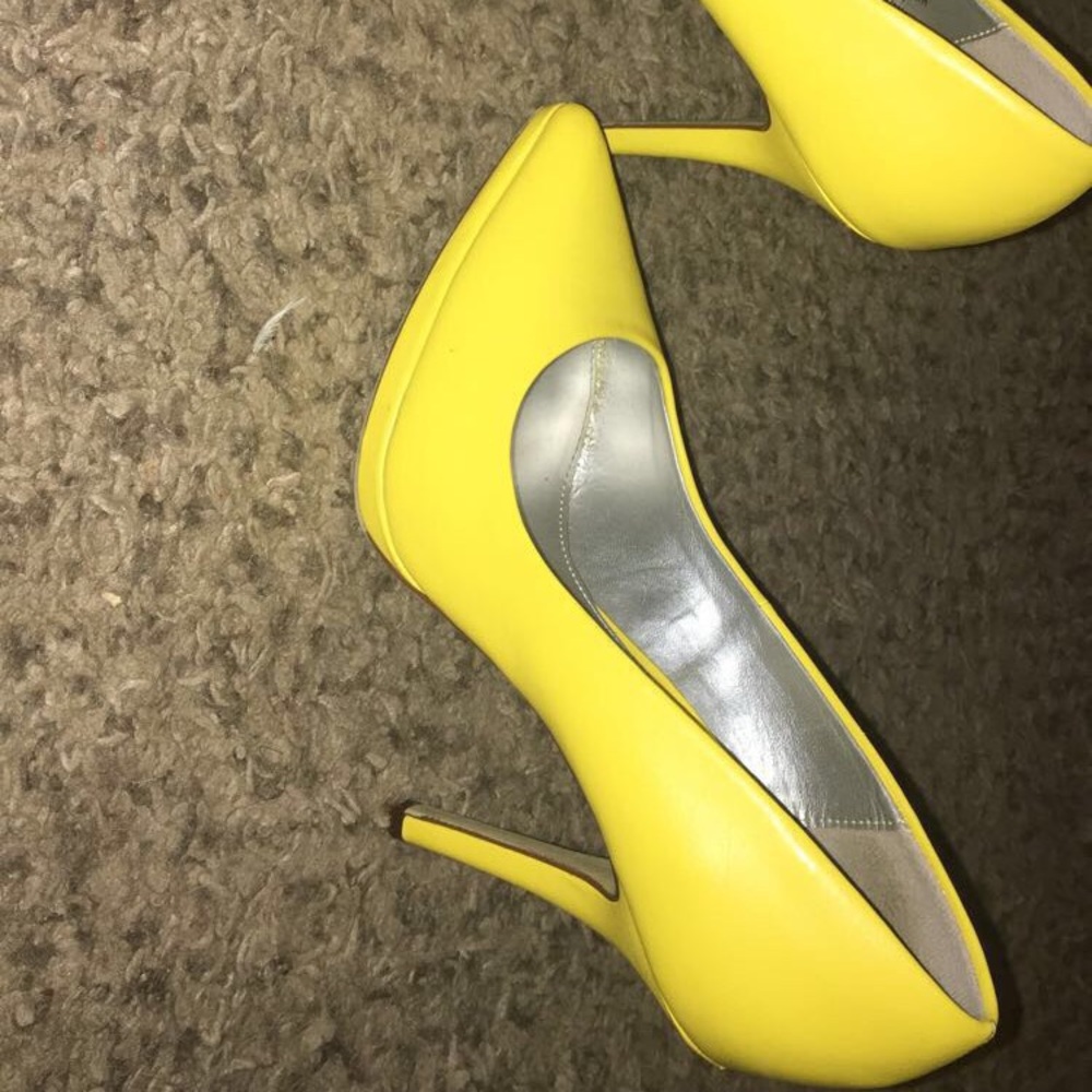 Heels - Picture 2 of 3
